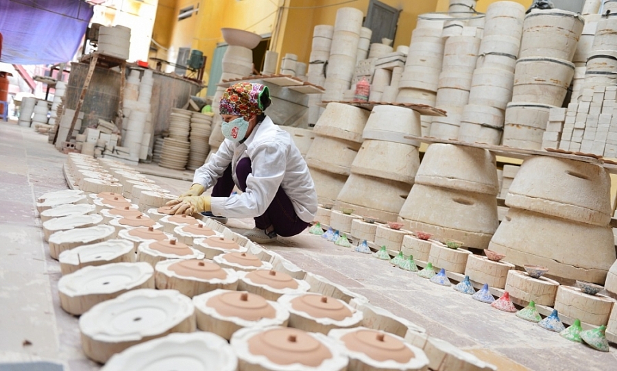 Export of fine art ceramics rises sharply